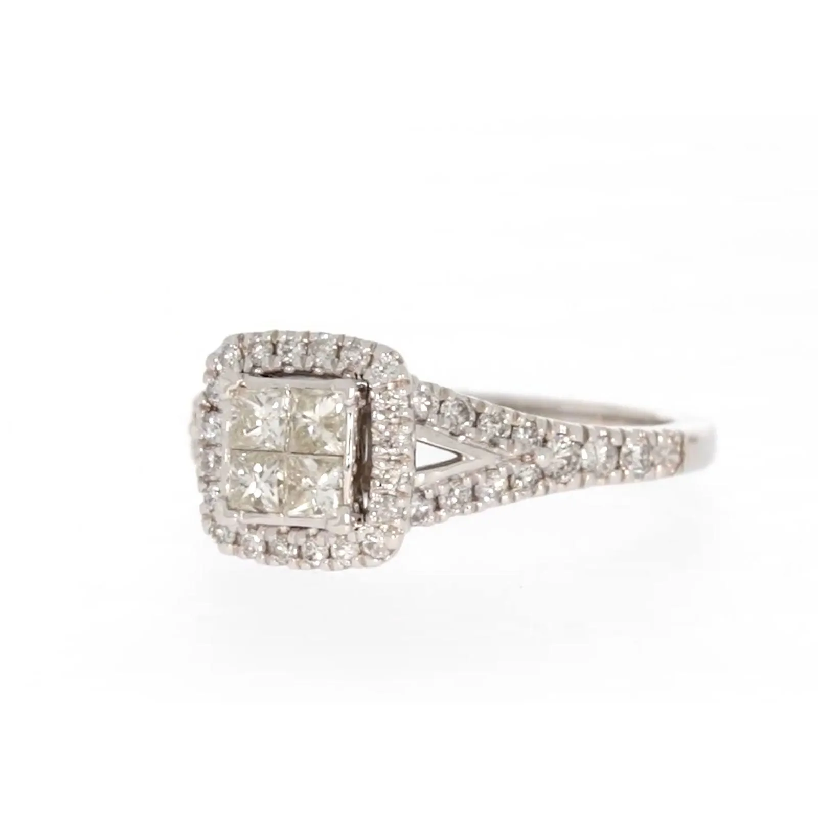 New York 14ct White Gold Princess & Round Brilliant Cut 0.85 Carat tw of Diamonds Ring