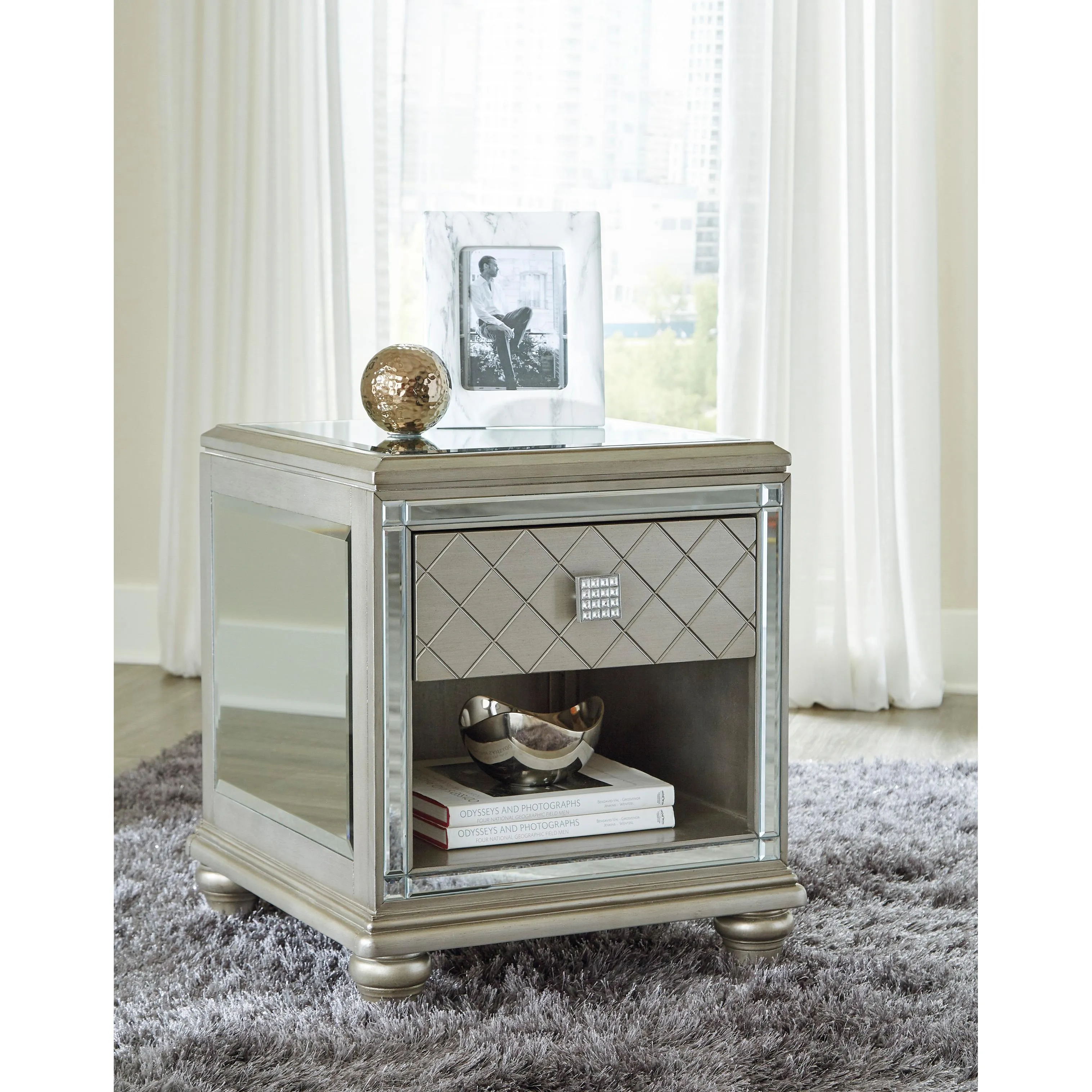 Signature Design by Ashley Chevanna End Table T942-3