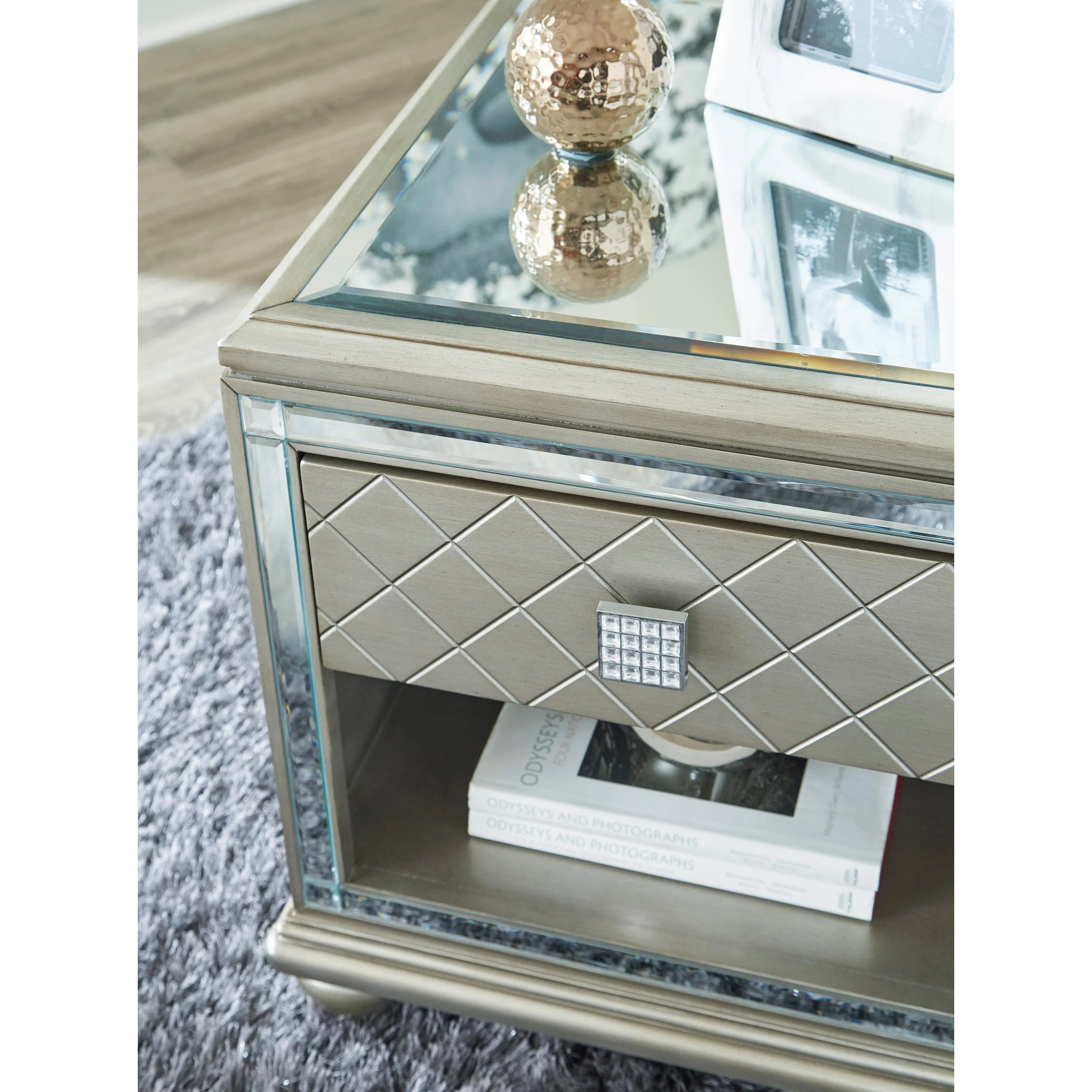 Signature Design by Ashley Chevanna End Table T942-3