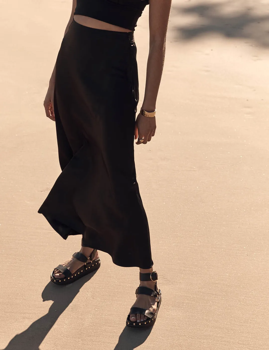 STUDDED SANDAL - BLACK/GOLD