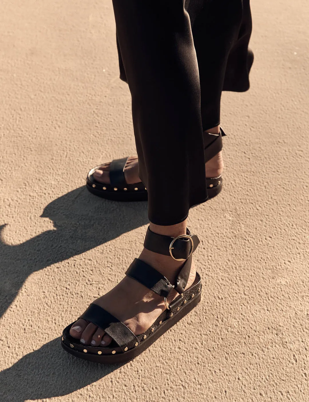 STUDDED SANDAL - BLACK/GOLD
