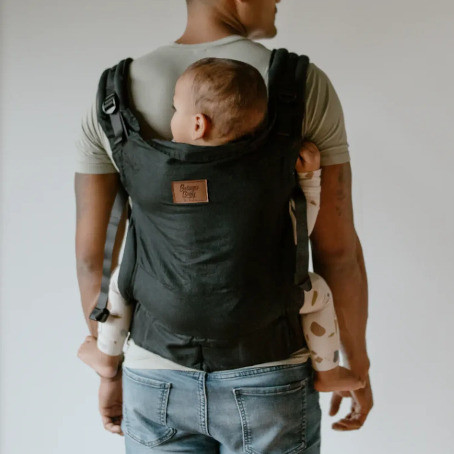 The Beluga Buckle Carrier (15-50 lbs)- Black