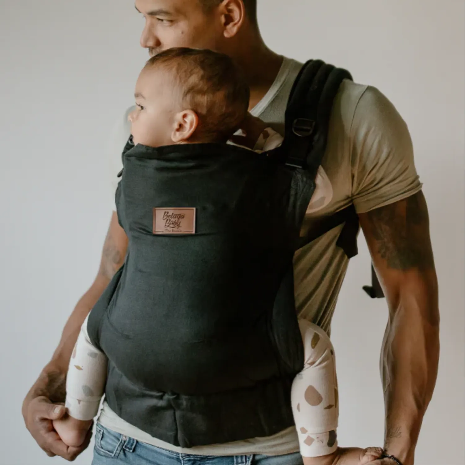 The Beluga Buckle Carrier (15-50 lbs)- Black