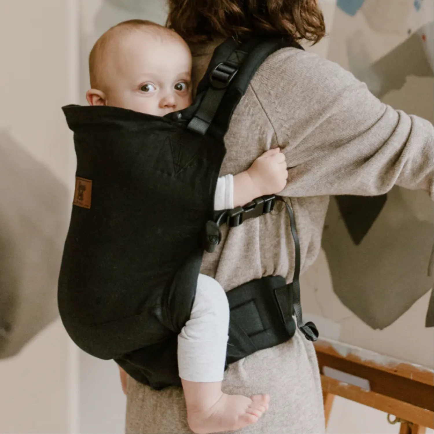 The Beluga Buckle Carrier (15-50 lbs)- Black